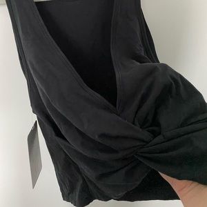 NWT twist it tank - lululemon 6